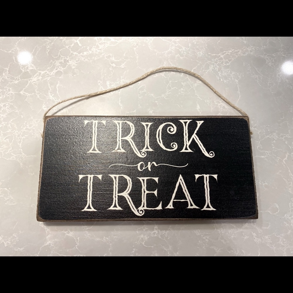 Trick or Treat Sign 👻 🎃
